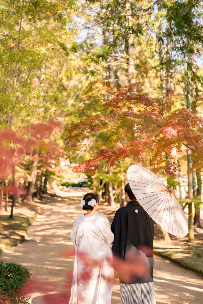 撮りフォトウェディング岡山での10月に撮影された紅葉時期の実際の写真お日にち選びの参考に023