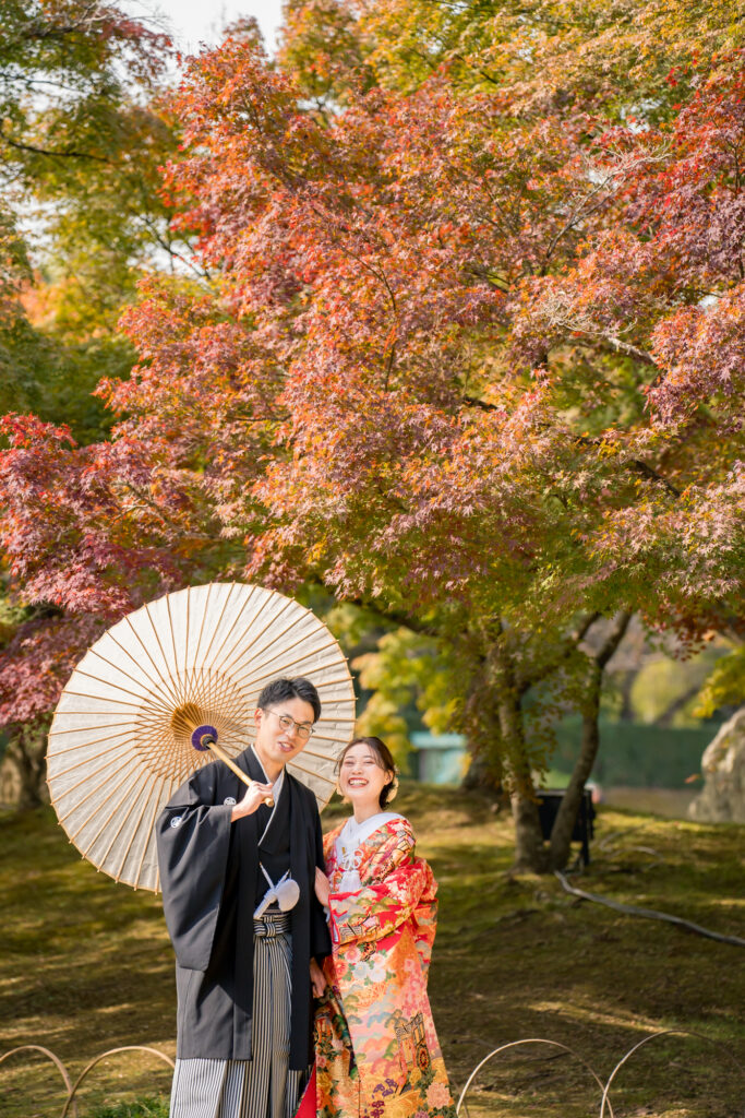 撮りフォトウェディング岡山での10月に撮影された紅葉時期の実際の写真お日にち選びの参考に031