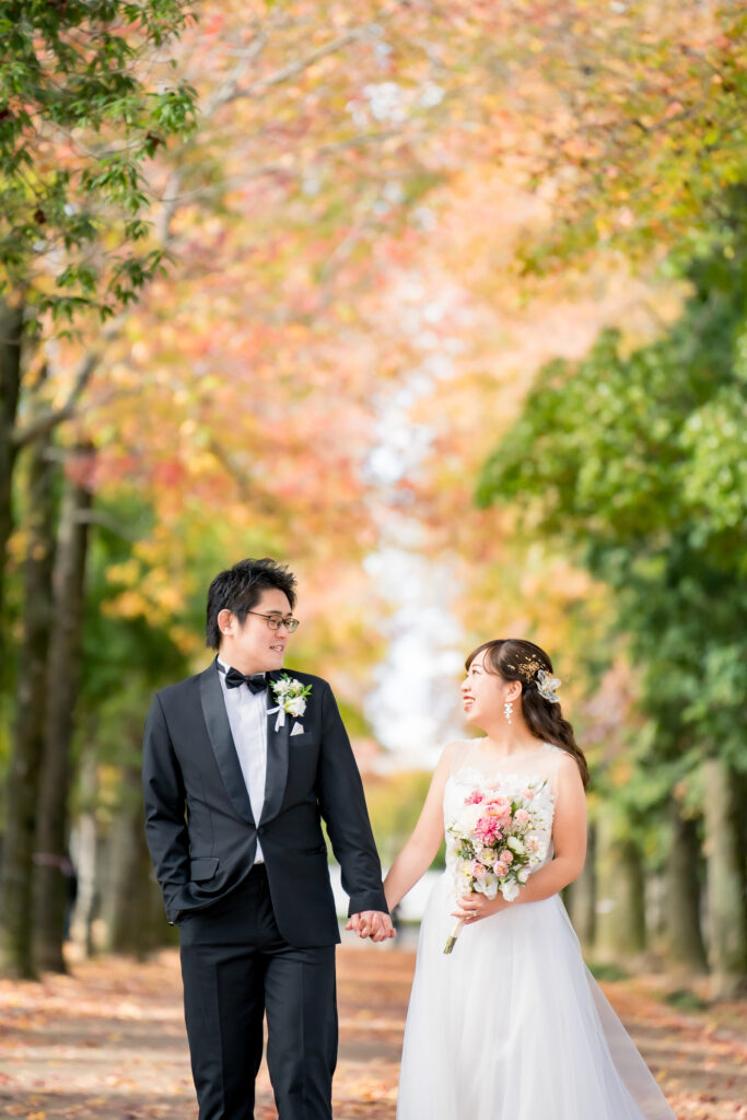 撮りフォトウェディング岡山での10月に撮影された紅葉時期の実際の写真お日にち選びの参考に042