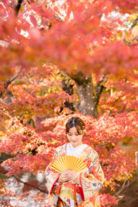 撮りフォトウェディング岡山での10月に撮影された紅葉時期の実際の写真お日にち選びの参考に056