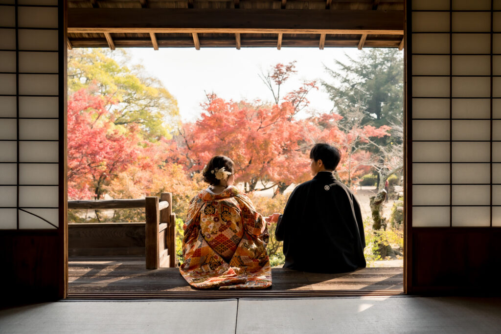 撮りフォトウェディング岡山での10月に撮影された紅葉時期の実際の写真お日にち選びの参考に070