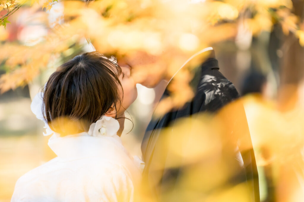 撮りフォトウェディング岡山での10月に撮影された紅葉時期の実際の写真お日にち選びの参考に077