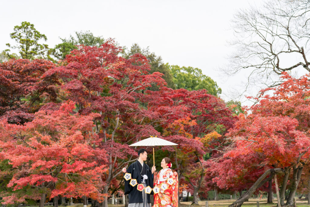 撮りフォトウェディング岡山での10月に撮影された紅葉時期の実際の写真お日にち選びの参考に085