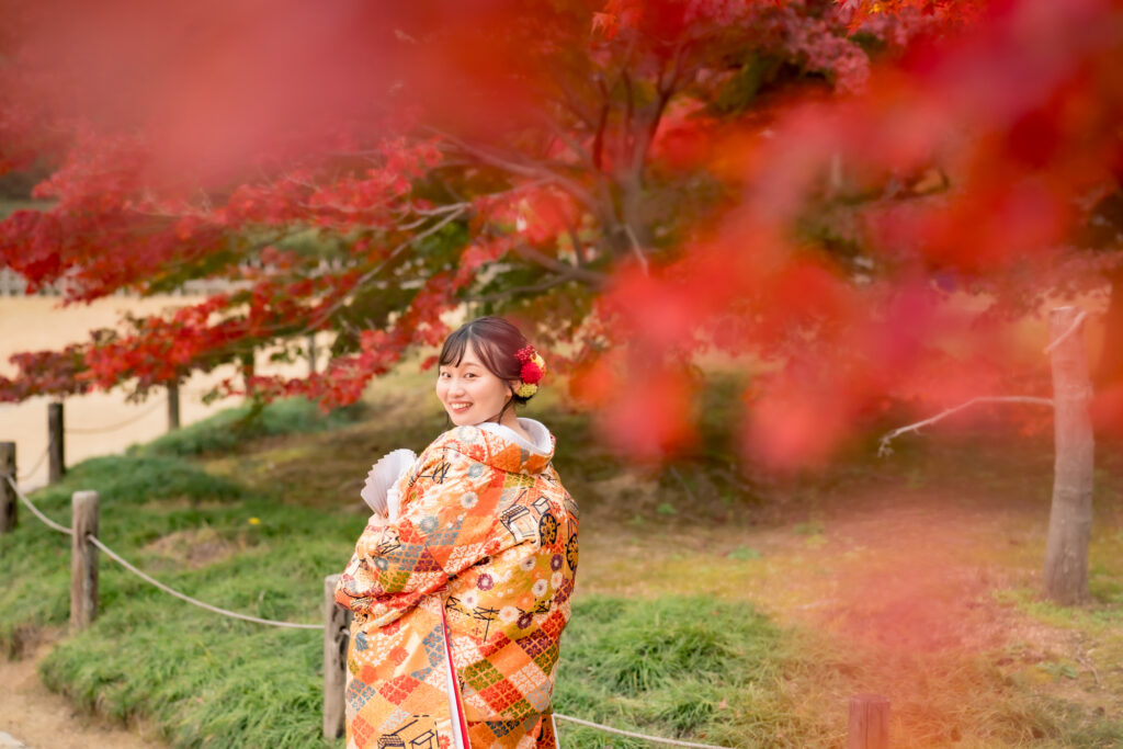 撮りフォトウェディング岡山での10月に撮影された紅葉時期の実際の写真お日にち選びの参考に094