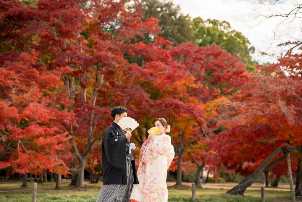 撮りフォトウェディング岡山での10月に撮影された紅葉時期の実際の写真お日にち選びの参考に113