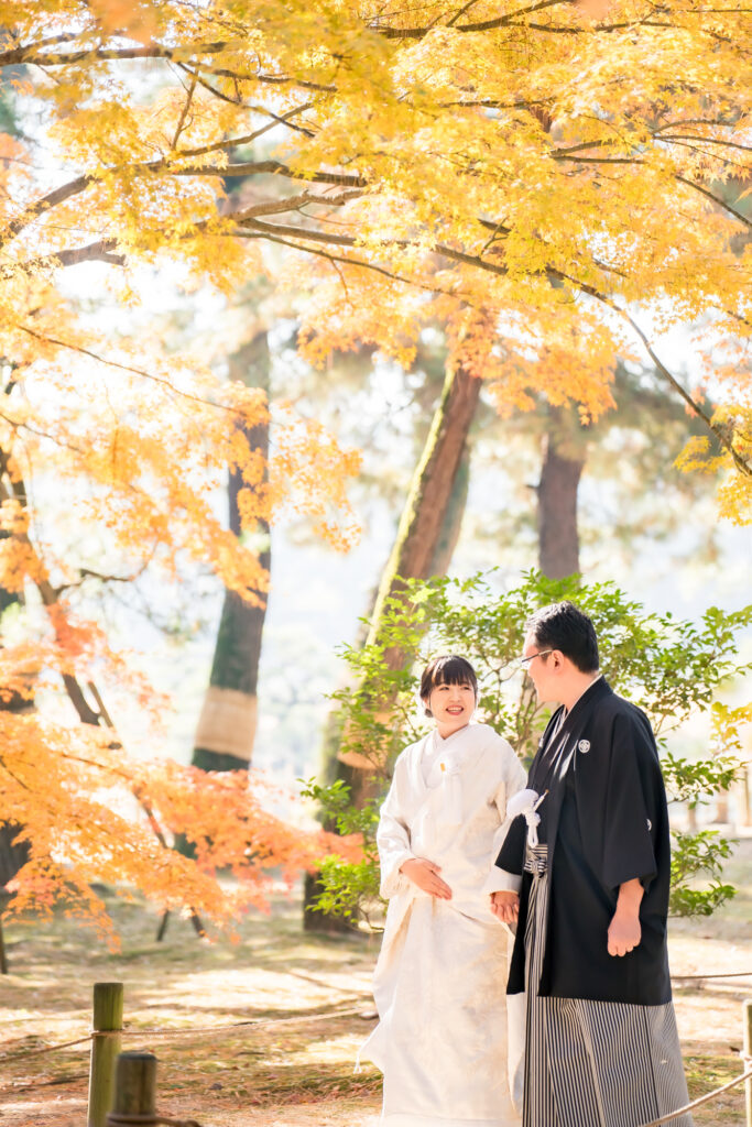 撮りフォトウェディング岡山での10月に撮影された紅葉時期の実際の写真お日にち選びの参考に157