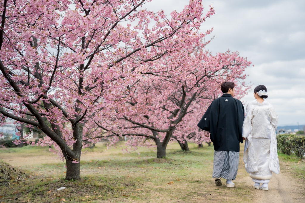 岡山県の季節別前撮りフォトウェディング人気ロケ地倉敷川河津桜42